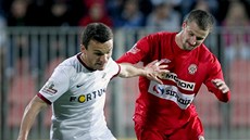 David Lavata ze Sparty v souboji s Tomášem Frejlachem z Brna. David Lavata ze Sparty v souboji s Tomášem Frejlachem z Brna.