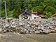 Černohorský potok zavalil domy ve Svobodě nad Úpou kamením (4.6.2013).