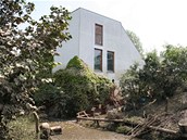 V pátek se Pavilon goril konečně vyloupl z vody. Ještě se odčerpají zbytky vody... V pátek se Pavilon goril konečně vyloupl z vody. Ještě se odčerpají zbytky vody...