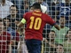 �pan�lsk� fotbalista Thiago Alc�ntara p�ekon�v� italsk�ho g�lmana Francesca