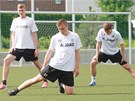 NEJD��V PO��DN� PROT�HNOUT. Fotbalist� Hradce Kr�lov� se pomalu zah��vaj� na