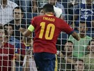 �pan�lsk� fotbalista Thiago Alc�ntara p�ekon�v� italsk�ho g�lmana Francesca