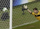 Iker Casillas ze �pan�lska pustil za sv� z�da m�� po st�ele Luise Su�reze z