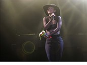 R'n'B zpěvačka Alicia Keys si na pražském koncertě v O2 Aréně doslova podmanila R'n'B zpěvačka Alicia Keys si na pražském koncertě v O2 Aréně doslova podmanila