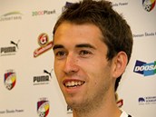 Tomáš Hořava se usmívá, právě podepsal čtyřletou smlouvu s Plzní. Tomáš Hořava se usmívá, právě podepsal čtyřletou smlouvu s Plzní.