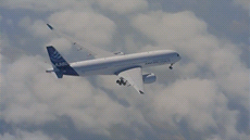 Záběr z prvního letu Airbusu A350 XWB. Pátek 14. 6. 2013 Záběr z prvního letu Airbusu A350 XWB. Pátek 14. 6. 2013