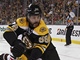 Jarom�r J�gr z Bostonu ve �tvrt�m fin�le Stanley Cupu vym��l�, jak se z rohu