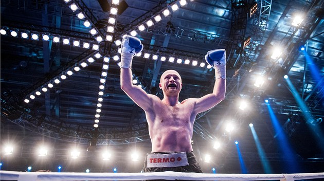 Boxer Lukáš Konečný se v Drážďanech raduje z obajoby evropského titulu WBO ve Boxer Lukáš Konečný se v Drážďanech raduje z obajoby evropského titulu WBO ve