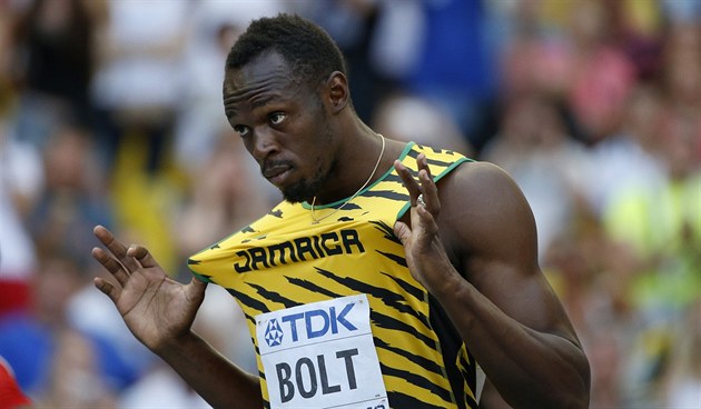 Zadumaný Usain Bolt po semifinálovém běhu na 100 metrů. Zadumaný Usain Bolt po semifinálovém běhu na 100 metrů.