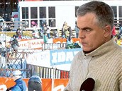 Zuzana Kocumová a Pavel Čapek při moderování lyžařských závodů Zuzana Kocumová a Pavel Čapek při moderování lyžařských závodů