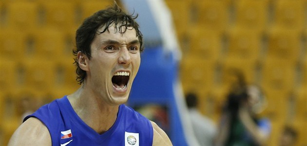 Český basketbalista Jiří Welsch slaví výhru nad Polskem. Český basketbalista Jiří Welsch slaví výhru nad Polskem.