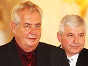 Prezident Miloš Zeman a premiér Jiří Rusnok po jednání o situaci v OKD (úterý Prezident Miloš Zeman a premiér Jiří Rusnok po jednání o situaci v OKD (úterý