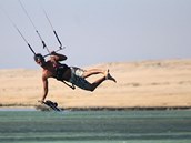 Základní vybavení na kiteboarding se dá v bazarech pořídit do dvaceti tisíc Základní vybavení na kiteboarding se dá v bazarech pořídit do dvaceti tisíc