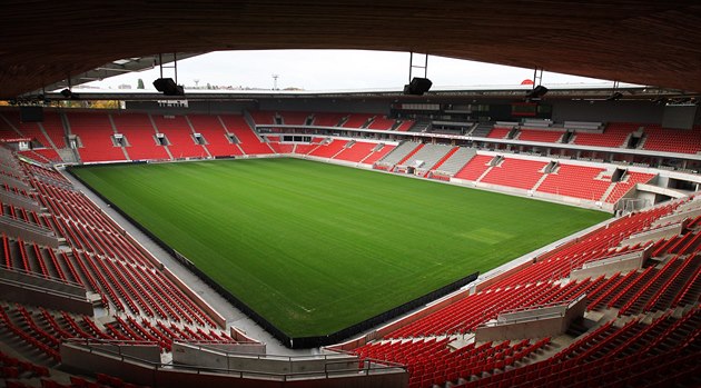 Celkový pohled na fotbalový stadion v Edenu Celkový pohled na fotbalový stadion v Edenu