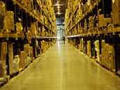 Obří sklad společnosti Amazon v USA. Dva podobné vyrostou i v Česku. Obří sklad společnosti Amazon v USA. Dva podobné vyrostou i v Česku.