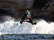 I tohle umí vyseknout šestnáctiletý kitesurfer Honza Novotný. I tohle umí vyseknout šestnáctiletý kitesurfer Honza Novotný.