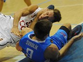 Luboš Stria padá po zákroku Kamila Švrdlíka. Moment duelu s Prostějovem, který... Luboš Stria padá po zákroku Kamila Švrdlíka. Moment duelu s Prostějovem, který...