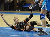 Hana Martinková z Mostu se v pádu raduje z gólu. Hana Martinková z Mostu se v pádu raduje z gólu.