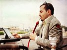 "Salám alejkum," zdraví se reportéři s palestinským kuřákem vodní dýmky. Za... "Salám alejkum," zdraví se reportéři s palestinským kuřákem vodní dýmky. Za...