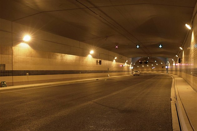 Tunel Blanka je již téměř hotový. Otevírat se měl na začátku května 2014, ale... Tunel Blanka je již téměř hotový. Otevírat se měl na začátku května 2014, ale...