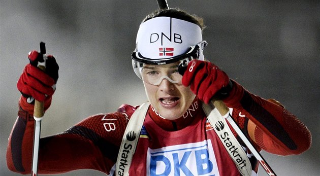 Ann Kristin Flatlandová z Norska ovládla sprint SP biatlonistek v Östersundu. Ann Kristin Flatlandová z Norska ovládla sprint SP biatlonistek v Östersundu.