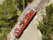 Lanovka Gelmerbahn nad švýcarským jezerem Gelmer se pyšní nejstrmějším Lanovka Gelmerbahn nad švýcarským jezerem Gelmer se pyšní nejstrmějším