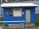 PIVO A PÁREK. Stánek s občerstvením je v klubových barvách. PIVO A PÁREK. Stánek s občerstvením je v klubových barvách.