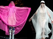 Říká se mu burqa swag. Módní styl, který vychází z tradice zahalování tváře, si... Říká se mu burqa swag. Módní styl, který vychází z tradice zahalování tváře, si...