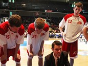 Svitavský trenér Lubomír Růžička rozdává během oddechového času pokyny svým... Svitavský trenér Lubomír Růžička rozdává během oddechového času pokyny svým...