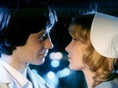 Pavel Kříž a Adriana Tarábková ve filmu Jak básníci přicházejí o iluze Pavel Kříž a Adriana Tarábková ve filmu Jak básníci přicházejí o iluze