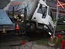 Bylo také potřeba zajistit auto před možným požárem a únikem provozních kapalin. Bylo také potřeba zajistit auto před možným požárem a únikem provozních kapalin.