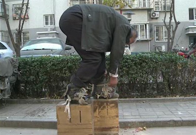 Těžké boty je důležité pevně obout. Těžké boty je důležité pevně obout.