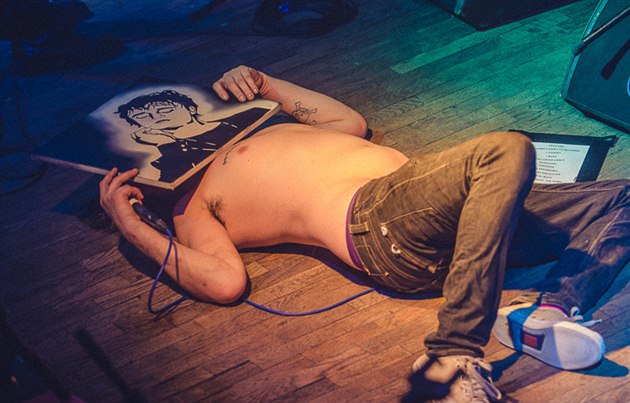 Pete Doherty a Babyshambles rozdivočeli 9.12. 2013 pražský Lucerna Music Bar. Pete Doherty a Babyshambles rozdivočeli 9.12. 2013 pražský Lucerna Music Bar.