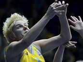 Jelena Dubljevičová z USK Praha (vlevo) v euroligovém duelu proti celku Jelena Dubljevičová z USK Praha (vlevo) v euroligovém duelu proti celku