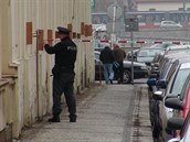 Policisté kvůli loupežnému přepadení uzavřeli ulici Na Valentince na pražském... Policisté kvůli loupežnému přepadení uzavřeli ulici Na Valentince na pražském...
