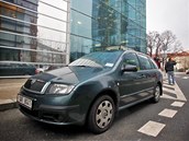 Policejní fabie před vstupem do sídla ČEZ na pražské Brumlovce. (10. prosince Policejní fabie před vstupem do sídla ČEZ na pražské Brumlovce. (10. prosince