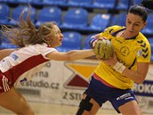 SOUBOJ GENERACÍ. Janě Šustkové z Veselí (vlevo) bylo při debutu v interlize SOUBOJ GENERACÍ. Janě Šustkové z Veselí (vlevo) bylo při debutu v interlize