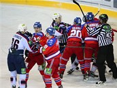 Hromadná potyčka v utkání Lev Praha (červená) - Novosibirsk. Hromadná potyčka v utkání Lev Praha (červená) - Novosibirsk.