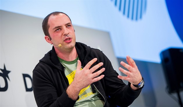 Spoluzakladatel a šéf společnosti WhatsApp Jan Koum na konferenci DLD v... Spoluzakladatel a šéf společnosti WhatsApp Jan Koum na konferenci DLD v...