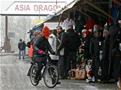 Největší vietnamské tržiště Asia Dragon Bazar ve Svatém Kříži na Chebsku. Největší vietnamské tržiště Asia Dragon Bazar ve Svatém Kříži na Chebsku.