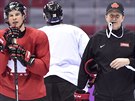 KAPITÁN A TRENÉR. Sidney Crosby se na tréninku postavil vedle kanadského kouče... KAPITÁN A TRENÉR. Sidney Crosby se na tréninku postavil vedle kanadského kouče...