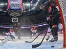 PRÁZDNÁ BRANKA. Kanaďané občas rozebrali Rakušany tak, že měli před sebou... PRÁZDNÁ BRANKA. Kanaďané občas rozebrali Rakušany tak, že měli před sebou...