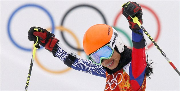 Thajská reprezentantka a světoznámá houslistka Vanessa Mae v cíli olympijského... Thajská reprezentantka a světoznámá houslistka Vanessa Mae v cíli olympijského...