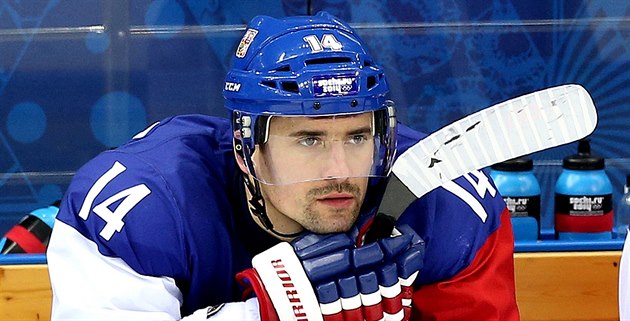OLYMPIJSKÝ KONEC. Zklamaný český kapitán Tomáš Plekanec po prohraném utkání s... OLYMPIJSKÝ KONEC. Zklamaný český kapitán Tomáš Plekanec po prohraném utkání s...