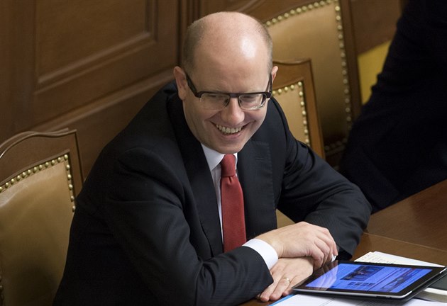 Premiér Bohuslav Sobotka při jednání Poslanecké sněmovny o důvěře jeho vládě. Premiér Bohuslav Sobotka při jednání Poslanecké sněmovny o důvěře jeho vládě.