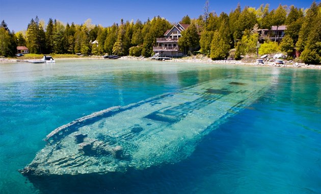 Kanada, Ontario, Národní mořská rezervace Fathom Five. Na snímku je vidět... Kanada, Ontario, Národní mořská rezervace Fathom Five. Na snímku je vidět...