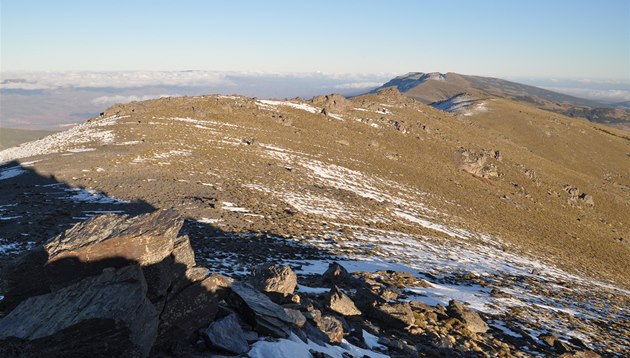 Pohled z vrcholu Chullo (2 612 m) k východu Pohled z vrcholu Chullo (2 612 m) k východu