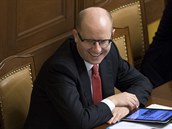 Premiér Bohuslav Sobotka při jednání Poslanecké sněmovny o důvěře jeho vládě. Premiér Bohuslav Sobotka při jednání Poslanecké sněmovny o důvěře jeho vládě.