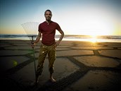 Andres Amador, umělec tvořící obrazy na pláži Andres Amador, umělec tvořící obrazy na pláži