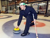 Tomáš Verner při exhibičním curlingovém turnaji. Tomáš Verner při exhibičním curlingovém turnaji.